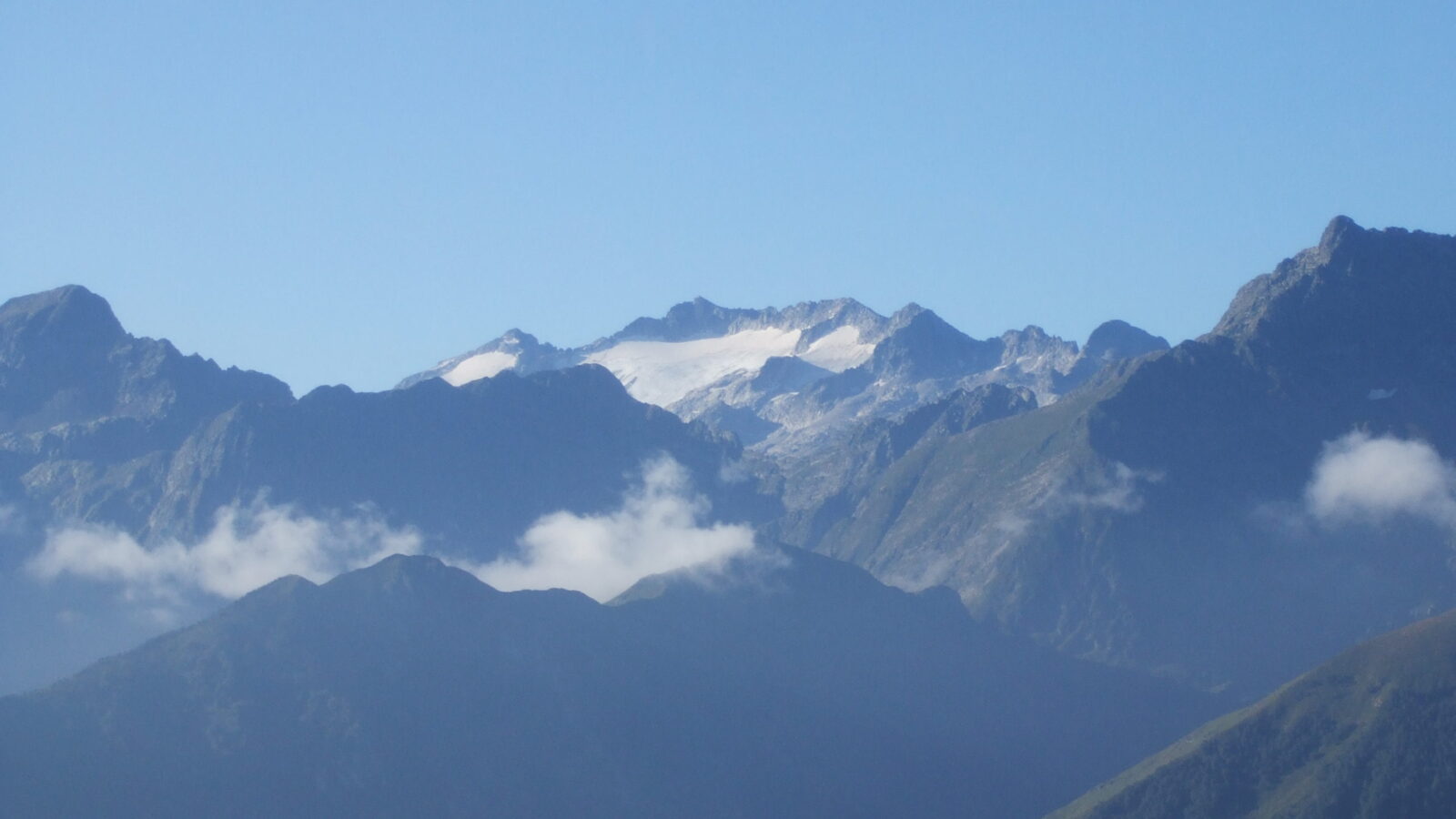superbagnéres a la maladeta, matí