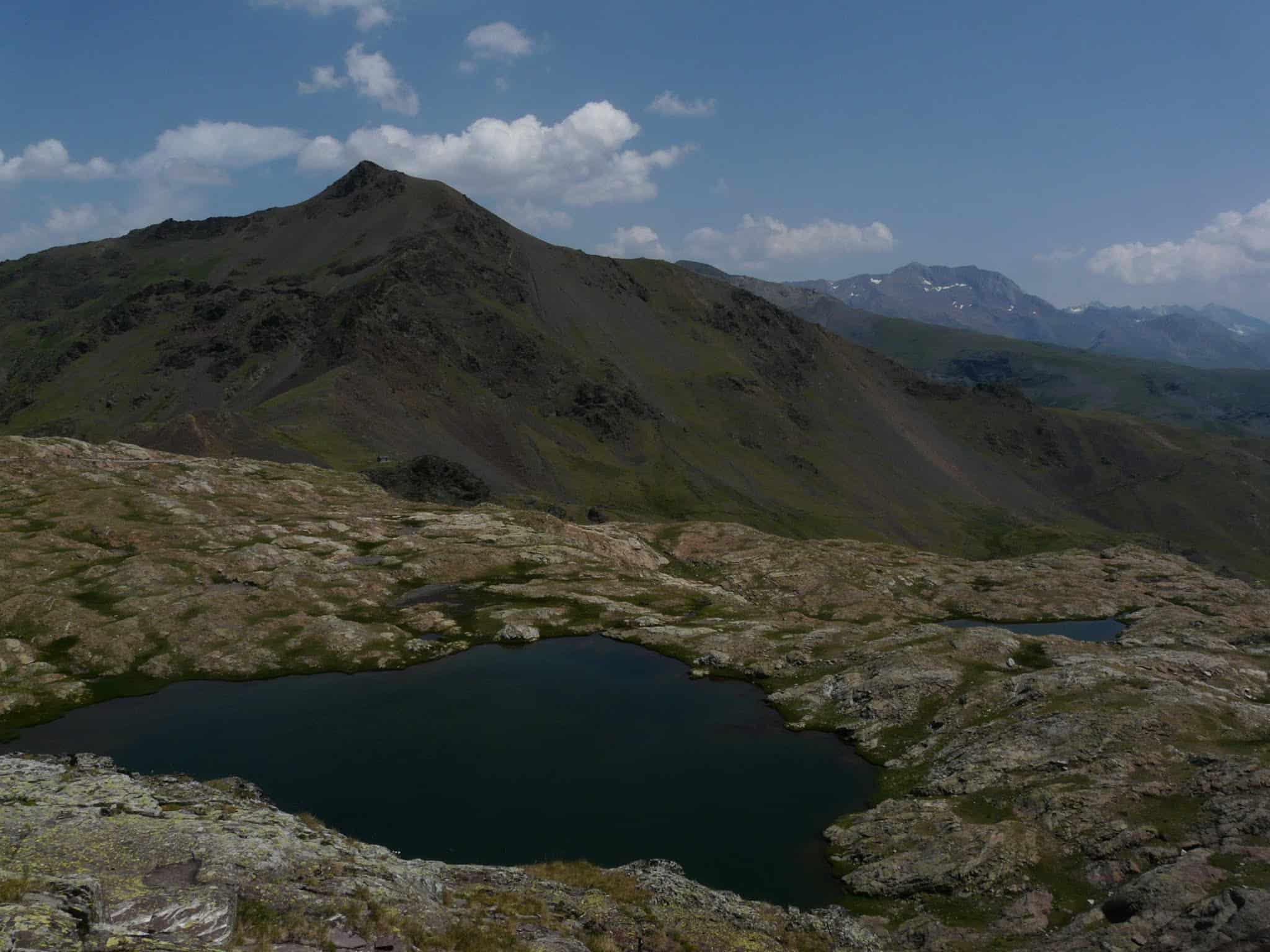 Urdiceto lago a pico de Urdiceto y Bachimala