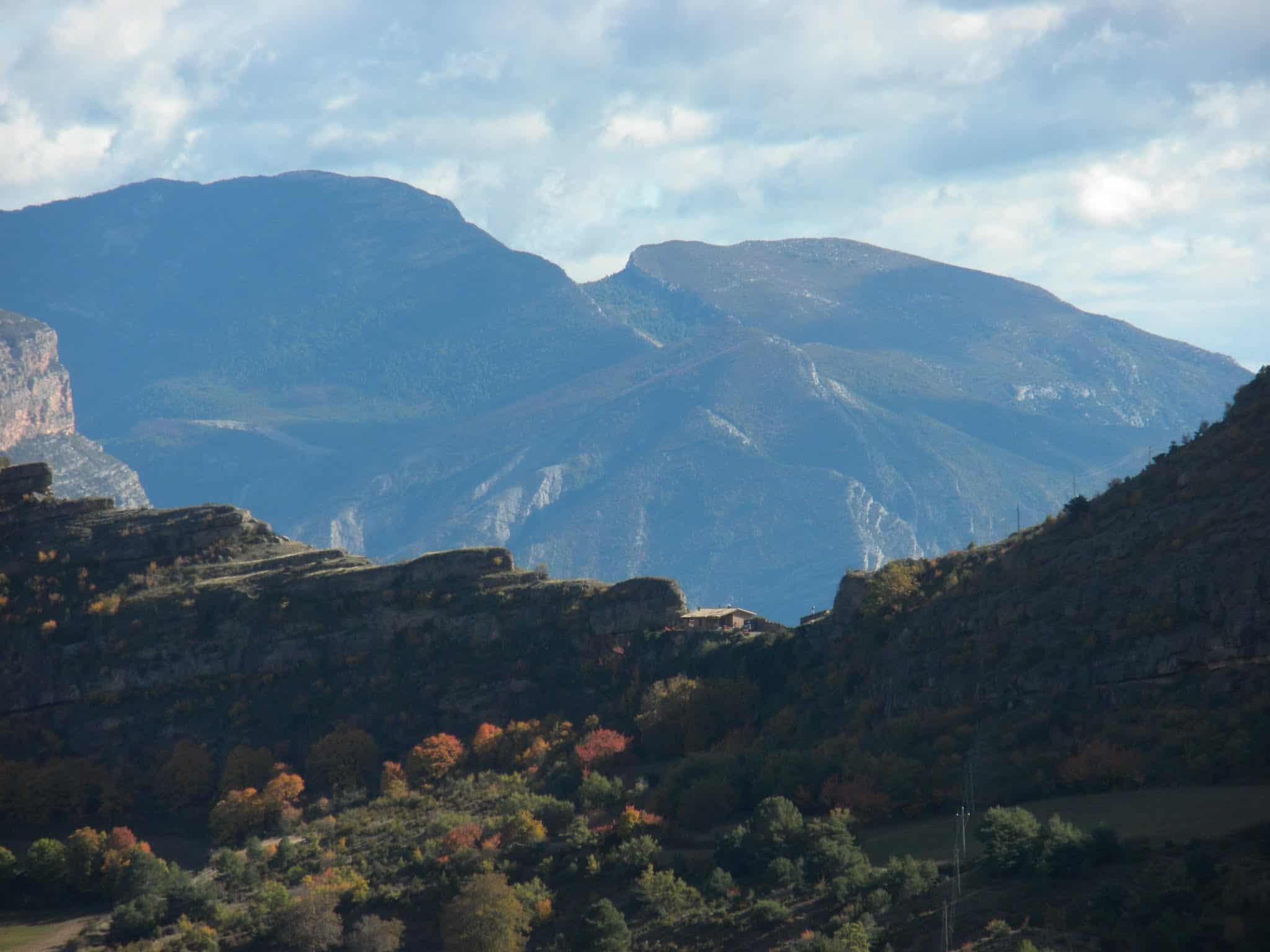 Vall de Serradell, Serradell a Serra de Sant Salvador i Boumort al fons